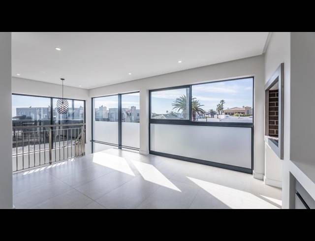 4 BEDROOM TOWNHOUSE FOR SALE IN MELKBOSSTRAND
